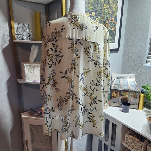 Maurices Floral Blouse - Picture 2 of 8